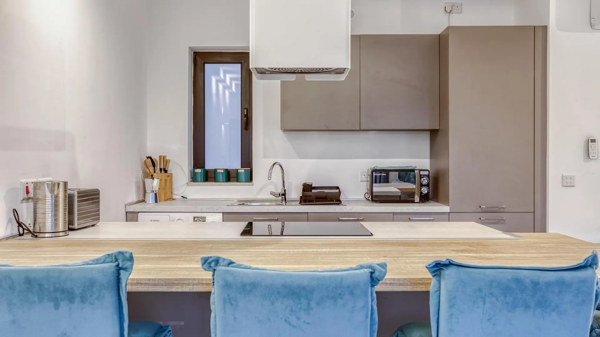 Stylish & Cosy 1Br Home With Balcony In St Julians By 360 Estates Saint Julian's Apartment